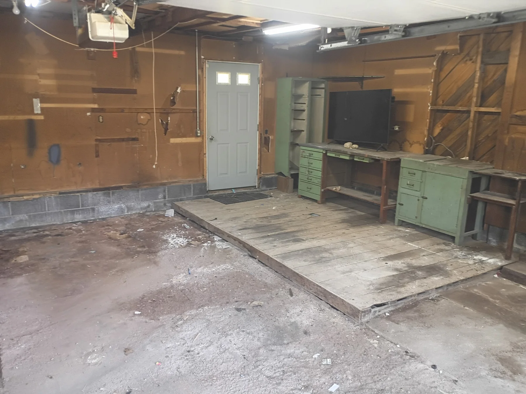 The same space cleared after the furniture and stored items were removed